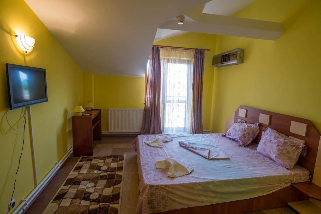 Hostel Nova Route Năvodari Esterno foto
