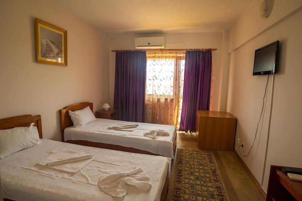 Hostel Nova Route Năvodari Esterno foto
